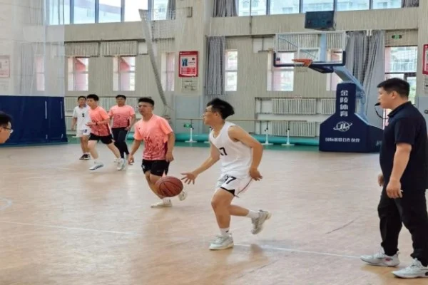 CBA广东男篮新赛季出征在即 胡明轩核心担当与杜锋争冠前景全面分析